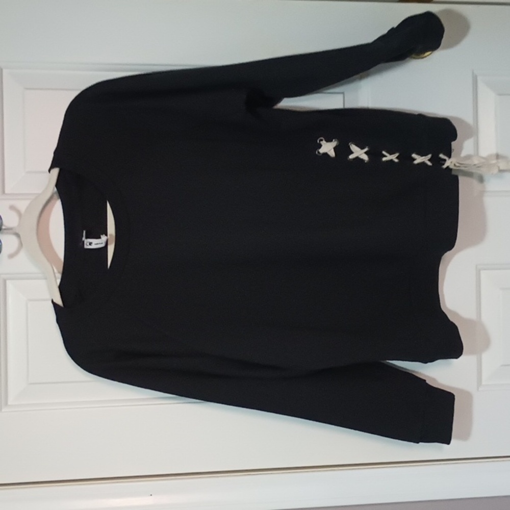 Cable and Gauge laced sweatshirt size large
